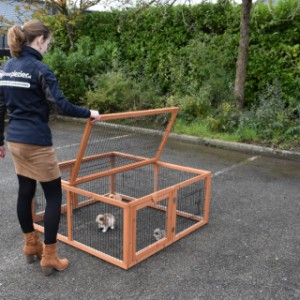 Konijnenren Multirun heeft een makkelijk opklapbaar dak