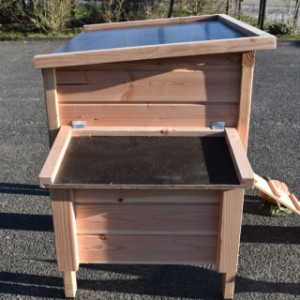 Kippenhok Chicky is uitgebreid met een legnest