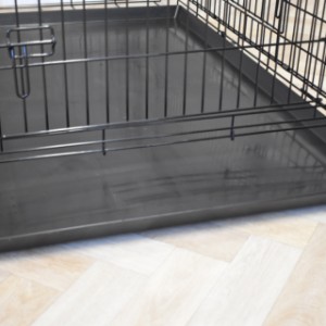 De hondenbench Strong XXL is voorzien van een uitneembare bak