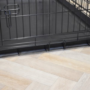 De zwarte bench XXL heeft een zwarte plastic bak