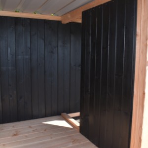 Kippenhok Belle heeft een grote opening tussen nachthok en ren