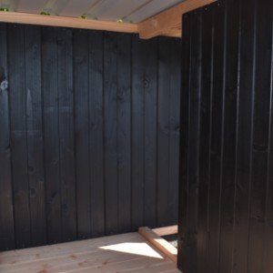 Schapenhok Isa 1 met veranda - opening vanuit het nachthok naar de veranda