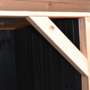Geitenhok Isa 1 heeft een stevige houten constructie