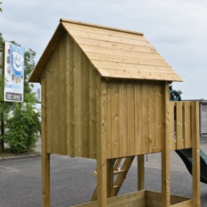 Een kijkje aan de achterkant van speelhuis Dream