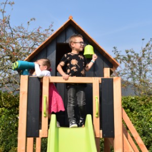 Speelhuis Dream 150 | de glijbaan en handgrepen worden geleverd in de gekozen kleur