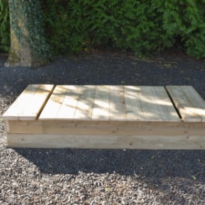Zandbak Compact L Deluxe heeft een scharnierend deksel