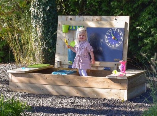 Zandbak met deksel Compact L Deluxe met krijtbord & modderkeuken