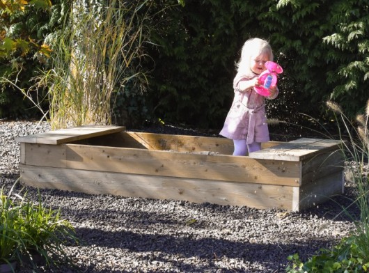Zandbak met deksel Compact M Deluxe incl. krijtbord met klok