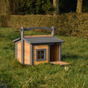 Het kattenhuisje Yara is geschikt voor een klein katje