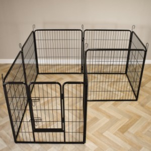 De konijnenren Octa kan ook eenvoudig binnen gebruikt worden