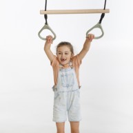 De trapeze is voorzien van kunststof ringen