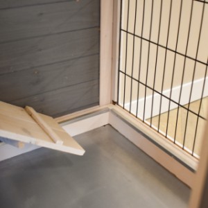 Konijnenkooi Beau is voorzien van een zinken schuiflade