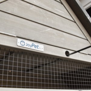 Het nachthok van wand volière Matty large is afsluitbaar