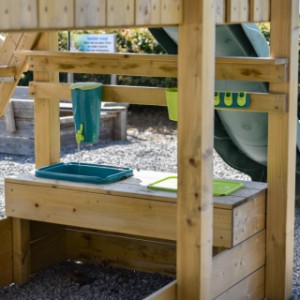 Houten speelkeuken Kukola, de perfecte toevoeging voor onder een speeltoestel – uren speelplezier gegarandeerd.