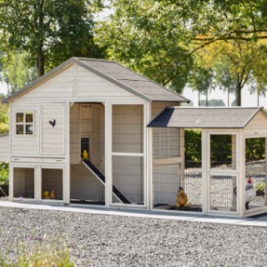 Het kippenhok Holiday Large is geschikt voor 6 à 10 kippen
