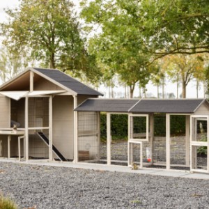 Het konijnenhok Holiday Large heeft meerdere openingen