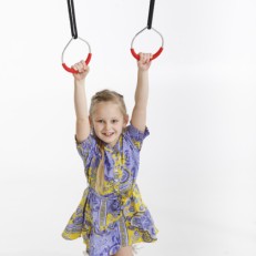 Doe je kunstjes op de meegeleverde ringen