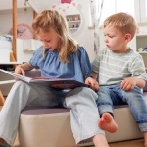 Speelkussen M lila/crème met afgeronde hoeken - geschikt om lekker op te zitten lezen