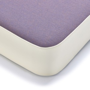 Speelkussen M lila/crème heeft afgeronde hoeken