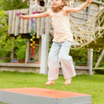 Speelkussen M feloranje outdoor is heerlijk om lekker je energie kwijt te kunnen