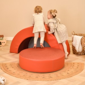 Met het speelkussen rond wordt spelen extra leuk