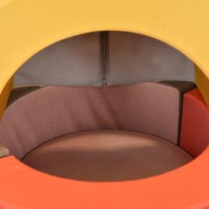 De cirkel past perfect tussen de 2 bogen, nu is het een leuke speelbak met dak