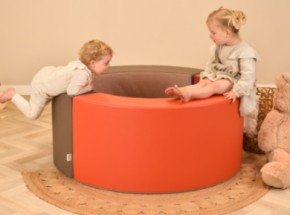 Speelkussen set rood en toupe Ø80x25cm - 120x60x50x19cm