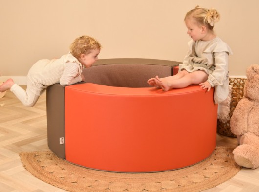 Speelkussen set rood en toupe Ø80x25cm - 120x60x50x19cm