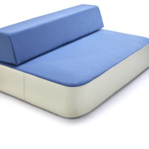 Met het springmatras en het speelkussen rugleuning Blauw heeft u de complete set.