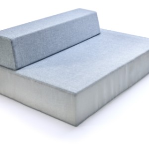 Met het springmatras en het speelkussen rugleuning lichtblauw heeft u de complete set.