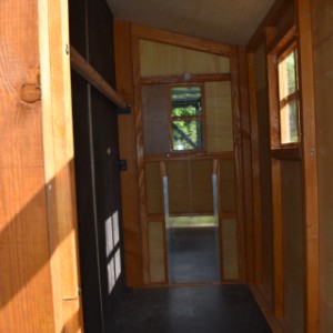 De hooiberg heeft afsluitbare nachthokken