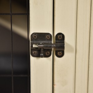 De mooie stijlvolle slotjes van konijnenkooi Bobby