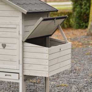 de kleplat van het legnest van Prestige medium houdt de klep open