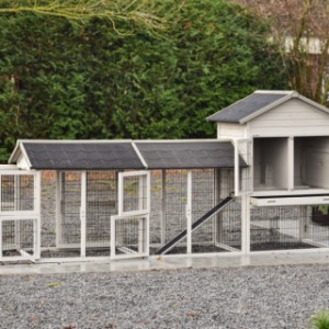 Prestige medium met dubbele ren light-grey heeft veel deuren en kleppen voor een makkelijke schoonmaak