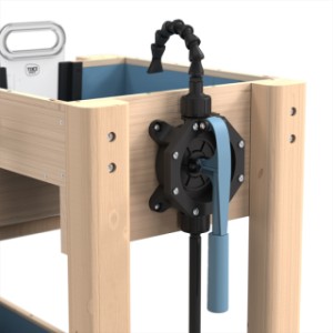 Met EXIT AquaFlow 200 kunnen kinderen zelf water naar boven pompen.