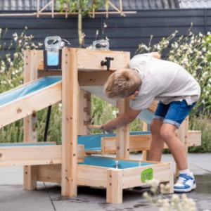 EXIT AquaFlow waterbaan 400 biedt een bijna 4 meter lange waterroute voor bootjes en avontuur.