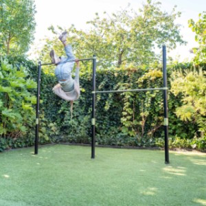 EXIT Ivy dubbele duikelrek stimuleert actief buitenspelen en eindeloos turnplezier.