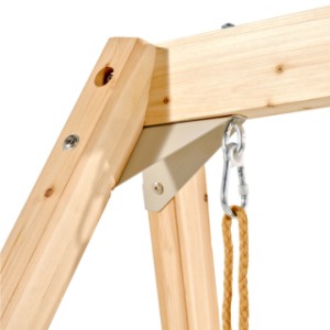 EXIT Silvi houten meegroeischommel wordt geleverd inclusief stevige schommelhaken.
