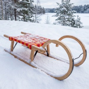 Houten Slede Alpen 95cm | slee met comfortabele textiel zitting