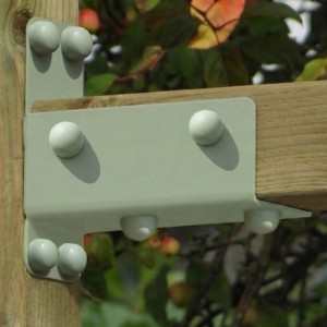 De aanbouwschommel Subliem XL wordt geleverd inclusief muurbevestiging