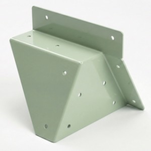 Het pastelgroene verbindingsstuk wordt inclusief bevestigingsmateriaal geleverd