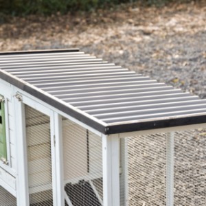 Het dak van Noah is gemaakt van kunststof