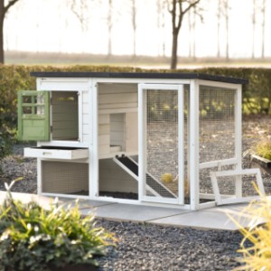 Konijnenhok Noah heeft handige deuren en kleppen