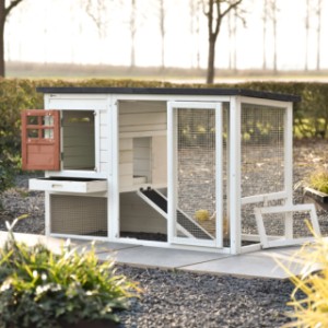 Konijnenhok Noah heeft handige deuren en kleppen