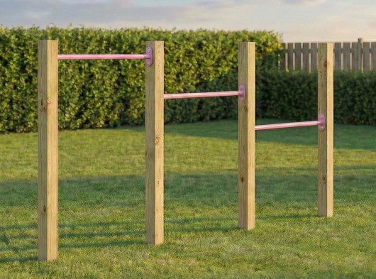 Duikelrek triple Pastelroze duikelstangen 90cm 4 geïmpregneerd houten palen 200cm