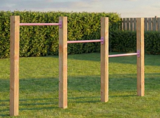 Duikelrek triple Pastelroze duikelstangen 90cm 4 douglas houten palen 200cm