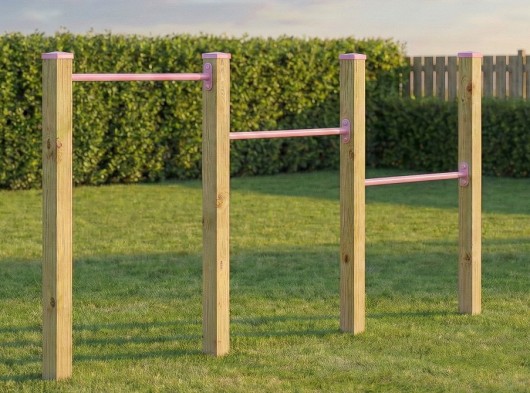 Duikelrek triple Pastelroze duikelstangen 90cm 4 geïmpregneerd houten palen 200cm + kapjes