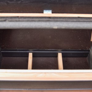 Het legnest van kippenhok Hooiberg Sjors is verdeeld in 3 delen