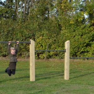 Triple duikelrek Skill duikelstangen 90cm 4 geïmpregneerd houten palen 200cm