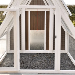 Het aluminium luik is eenvoudig open en dicht te doen met een touwtje